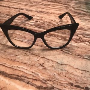 Cat eye frame stylish glasses
